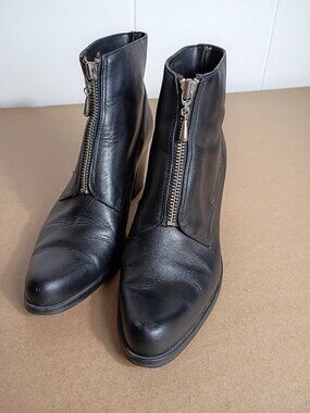 Hunt Club Black Leather Front Zip Booties 2.5 inch Heel Womens 8M